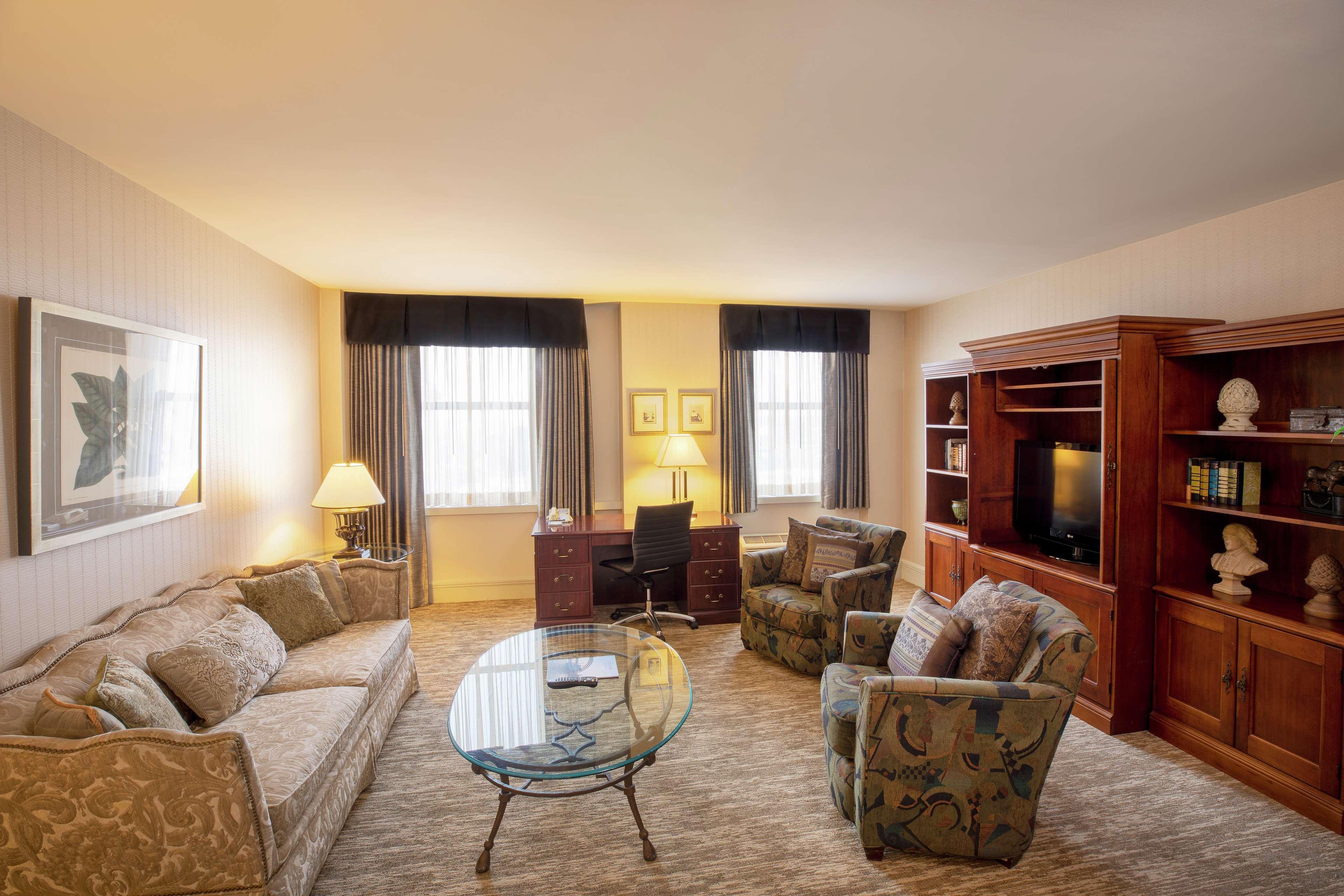 Hilton Cincinnati Netherland Plaza Exterior photo