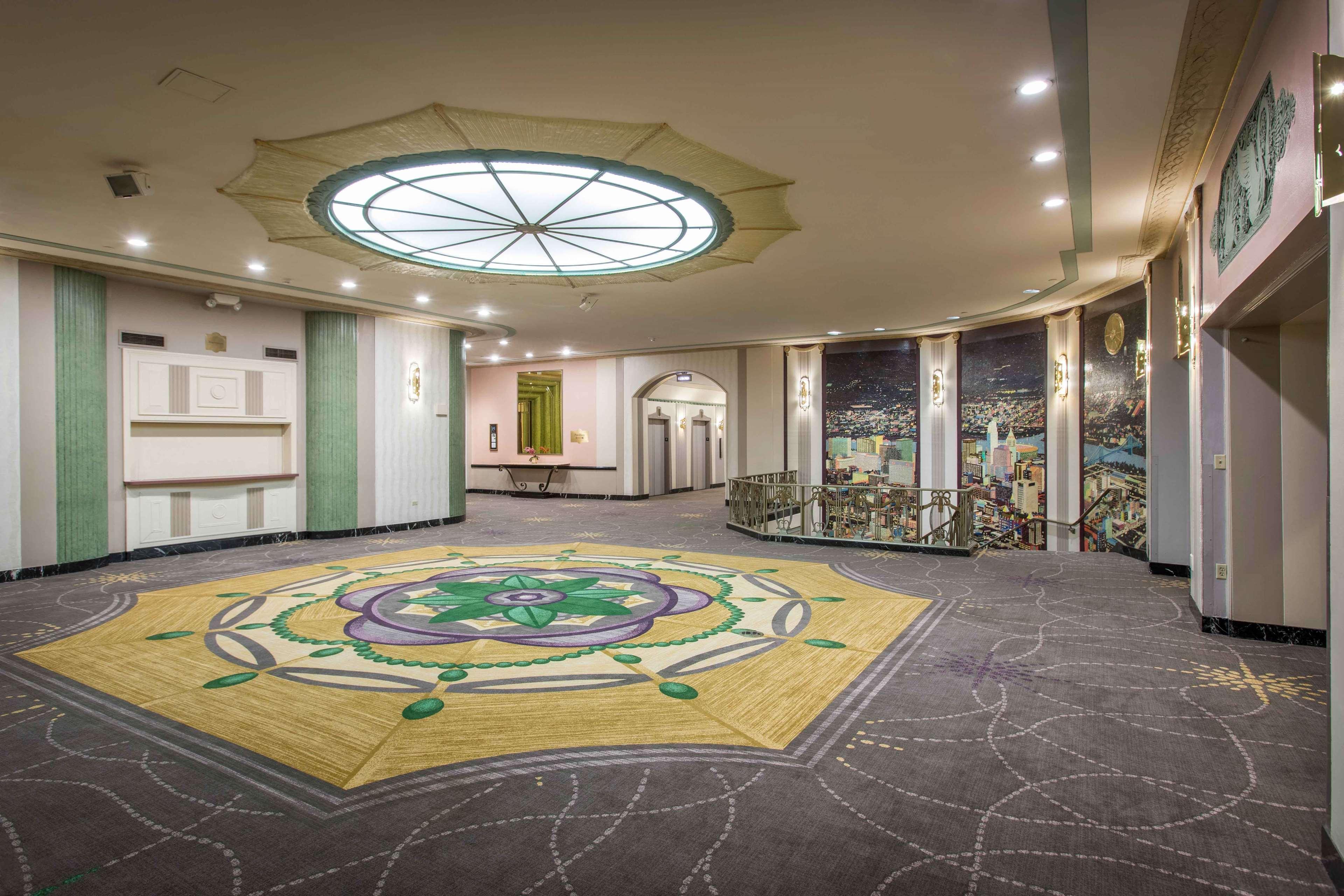 Hilton Cincinnati Netherland Plaza Exterior photo