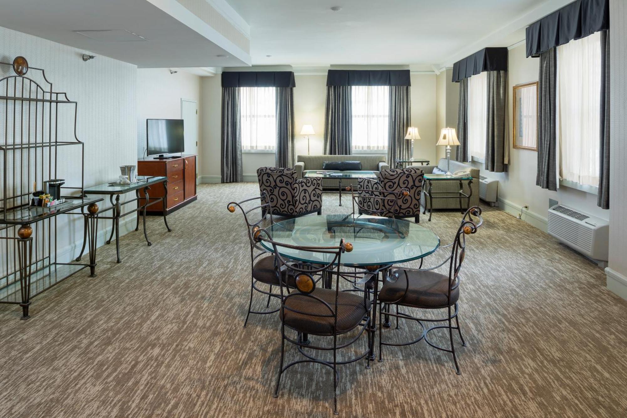 Hilton Cincinnati Netherland Plaza Exterior photo